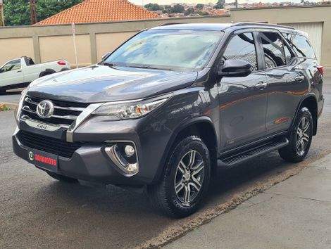 TOYOTA 2.7 SRV 7 LUGARES 4X2 16V FLEX 4P AUTOMÁTICO