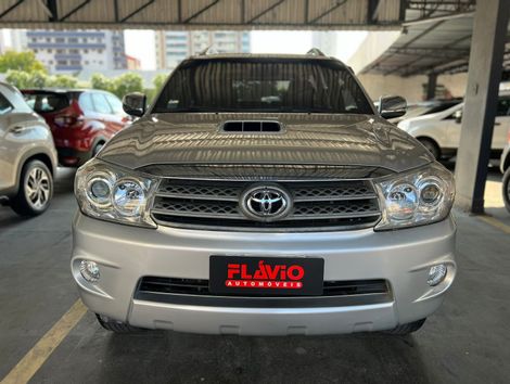 Toyota Hilux SW4 SRV D4-D 4x4 3.0 TDI Dies. Aut