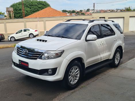 Toyota Hilux SW4 SRV D4-D 4x4 3.0 TDI Dies. Aut