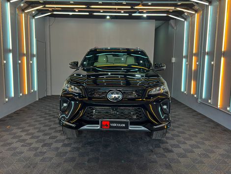 Toyota Hilux SW4 Diamond 2.8 TB 4x4 Die. Aut.