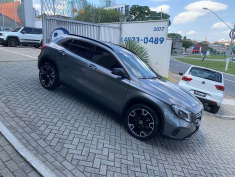 Mercedes GLA 200 Night 1.6. TB 16V Flex Aut.