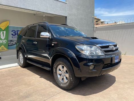 Toyota Hilux SW4 SRV D4-D 4x4 3.0 TDI Dies. Aut