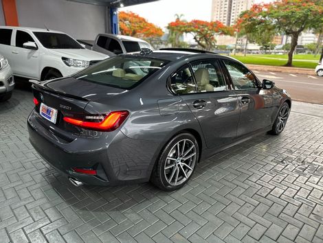 BMW 330i Sport 2.0 TB 16V 4p