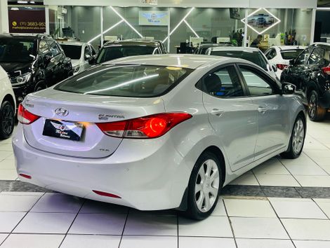 Hyundai Elantra GLS 1.8 16V Aut.