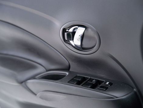 Nissan VERSA SL 1.6 16V FlexStart 4p Aut.