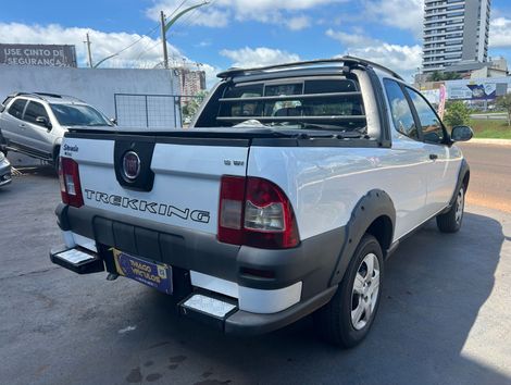 Fiat Strada Trekking 1.6 16V Flex CE