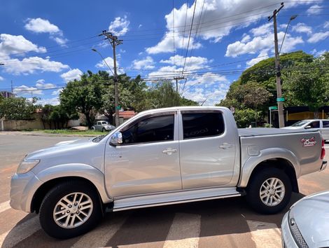 Toyota Hilux CD SRV D4-D 4x4 3.0 TDI Diesel Aut