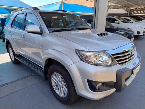 Toyota Hilux SW4 SRV D4-D 4x4 3.0 TDI Dies. Aut