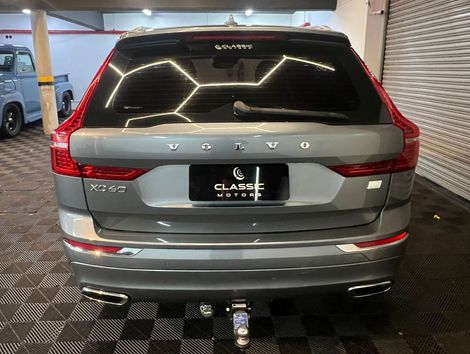 Volvo XC60 2.0 T8 Momentum Hybrid