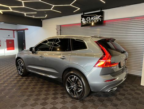 Volvo XC60 T8 MOMENTUM