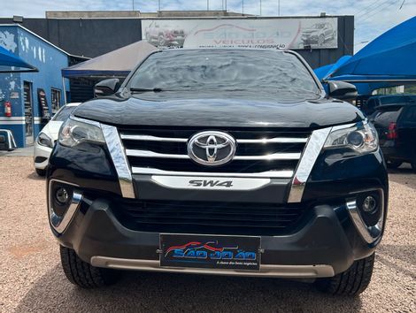 Toyota Hilux SW4 SR 4x2 2.7/ 2.7 Flex 16V Aut.