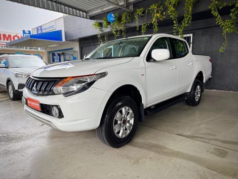 Mitsubishi L200 Tri. Outd. GLX 2.4 CD 4x4 Die. Mec.