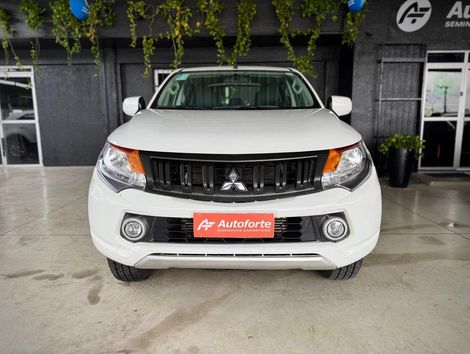 Mitsubishi L200 Tri. Outd. GLX 2.4 CD 4x4 Die. Mec.