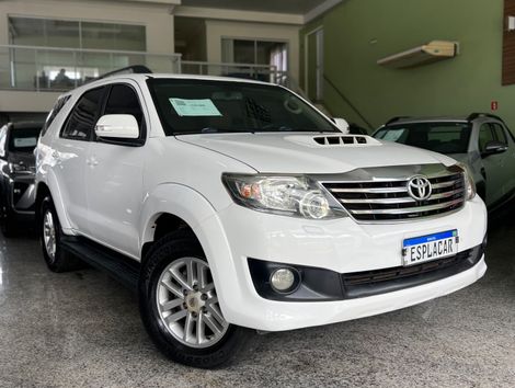 Toyota Hilux SW4 SRV D4-D 4x4 3.0 TDI Dies. Aut