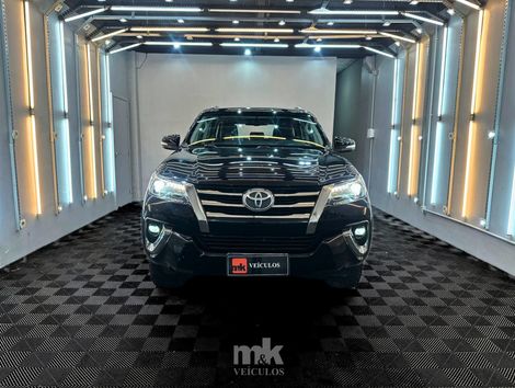 Toyota Hilux SW4 SRX 4x4 2.8 TDI 16V Dies. Aut.