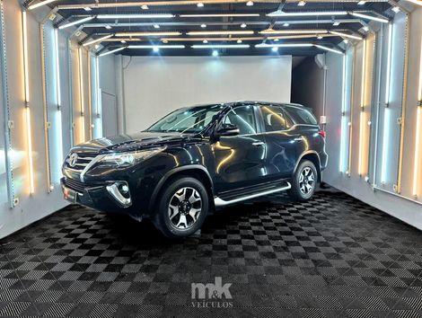 Toyota Hilux SW4 SRX 4x4 2.8 TDI 16V Dies. Aut.