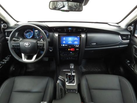 TOYOTA 2.8 D-4D TURBO DIESEL SRX PLATINUM 7L 4X4 AUTOMÁTICO