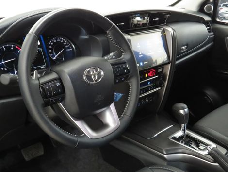 TOYOTA 2.8 D-4D TURBO DIESEL SRX PLATINUM 7L 4X4 AUTOMÁTICO