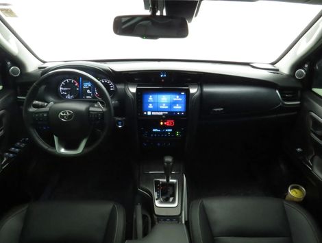 TOYOTA 2.8 D-4D TURBO DIESEL SRX PLATINUM 7L 4X4 AUTOMÁTICO
