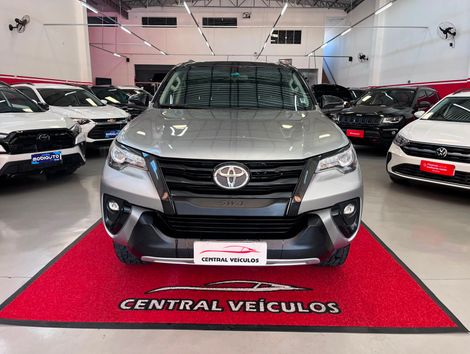 Toyota Hilux SW4 SRX 4x4 2.8 TDI 16V Dies. Aut.