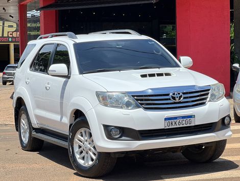 Toyota Hilux SW4 SRV D4-D 4x4 3.0 TDI Dies. Aut