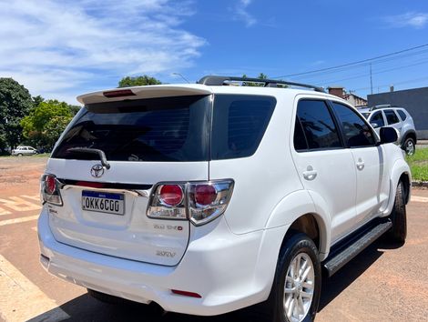 Toyota Hilux SW4 SRV D4-D 4x4 3.0 TDI Dies. Aut