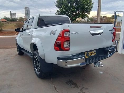 Toyota Hilux CD SRX Plus 4x4 2.8 TDI Die. Aut.
