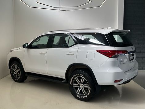 Toyota Hilux SW4 SR 4x2 2.7/ 2.7 Flex 16V Aut.