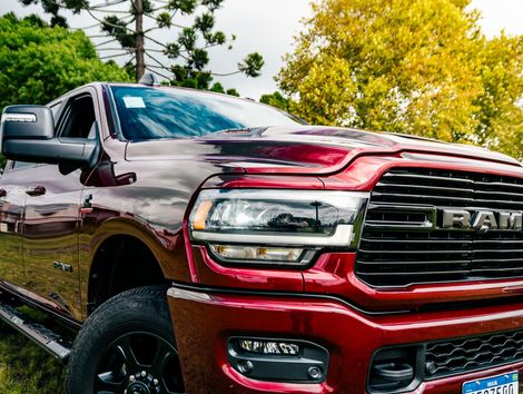 RAM 2500 LARAM. 6.7 NIGHT ED. TB CD 4x4 Die.