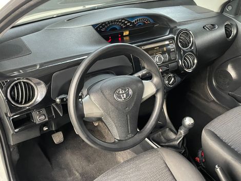 Toyota ETIOS XS Sedan1.5 Flex 16V 4p Mec.