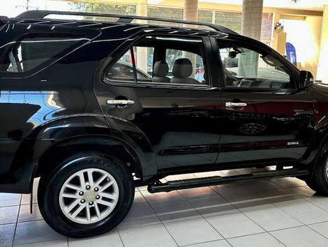Toyota Hilux SW4 SRV D4-D 4x4 3.0 TDI Dies. Aut