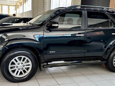 Toyota Hilux SW4 SRV D4-D 4x4 3.0 TDI Dies. Aut