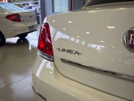 Fiat LINEA ESSENCE 1.8 Flex 16V 4p