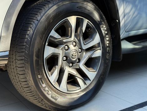 Toyota Hilux SW4 SRX Diamo. 4x4 2.8 TB Die Aut.