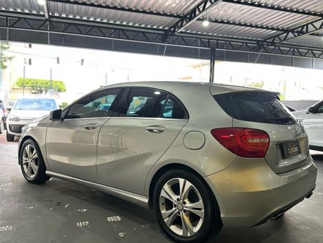Mercedes Classe A 200 1.6 TB 16V Style 156cv Aut.