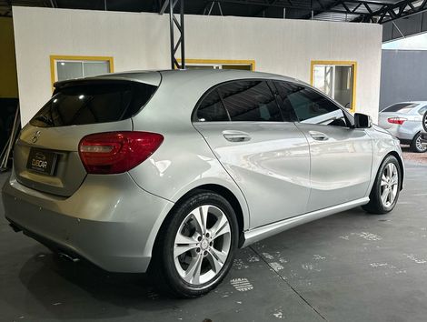 Mercedes Classe A 200 1.6 TB 16V Style 156cv Aut.