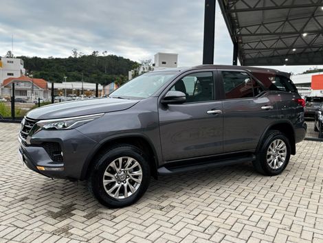 Toyota Hilux SW4 SRV 4x2 2.7 Flex 16V Aut.