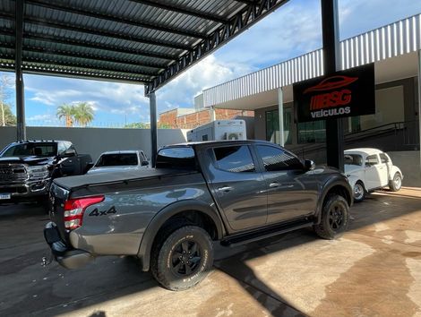 Mitsubishi L200 Tri. Outdo. GLS 2.4 CD 4x4 Die. Aut