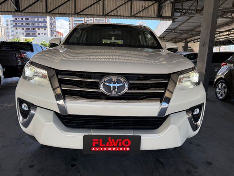 Toyota Hilux SW4 SRX 4x4 2.8 TDI 16V Dies. Aut.