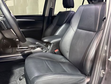 Toyota Hilux SW4 SRX 4x4 2.8 TDI 16V Dies. Aut.