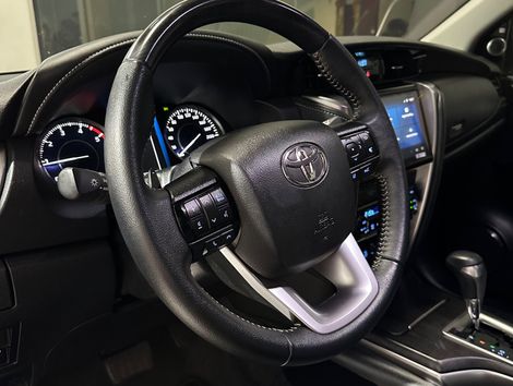 Toyota Hilux SW4 SRX 4x4 2.8 TDI 16V Dies. Aut.