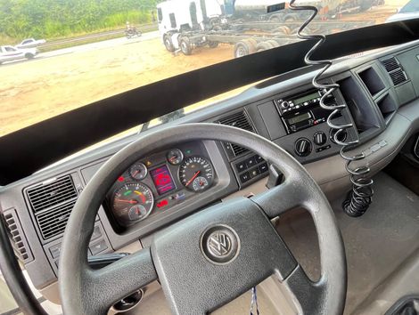 VOLKSWAGEN 24-220/24-220 Worker T 3-Eixos 2p (die.)