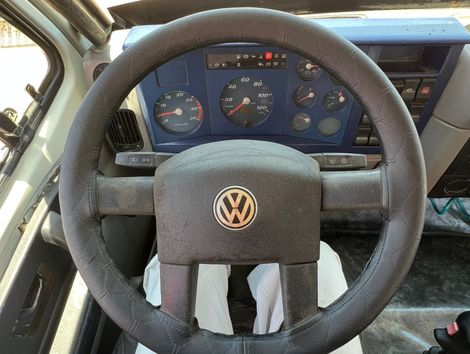 VOLKSWAGEN 24-220/24-220 Worker T 3-Eixos 2p (die.)