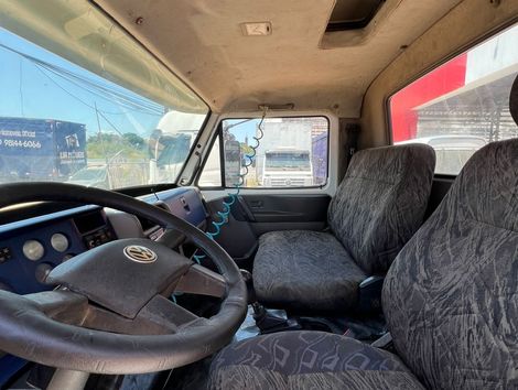 VOLKSWAGEN 24-220/24-220 Worker T 3-Eixos 2p (die.)