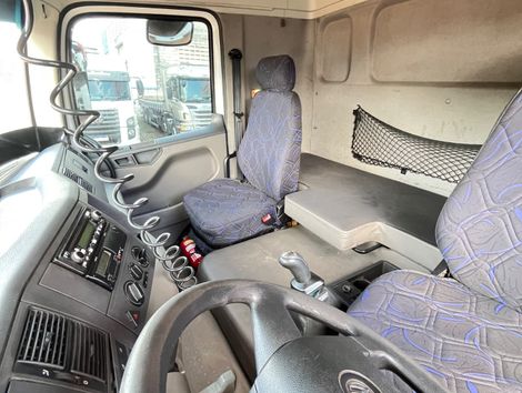 VOLKSWAGEN 24-220/24-220 Worker T 3-Eixos 2p (die.)