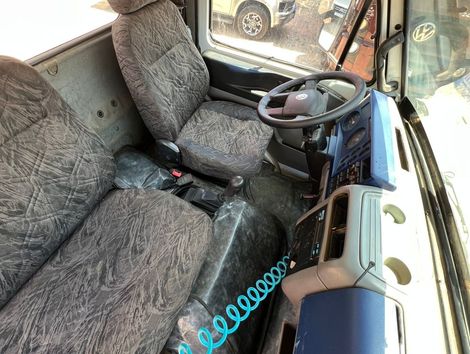 VOLKSWAGEN 24-220/24-220 Worker T 3-Eixos 2p (die.)