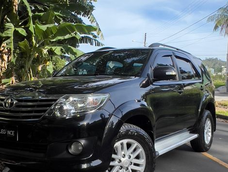 Toyota Hilux SW4 SR 4x2 2.7/ 2.7 Flex 16V Aut.