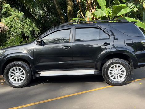 Toyota Hilux SW4 SR 4x2 2.7/ 2.7 Flex 16V Aut.