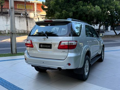 Toyota Hilux SW4 SR 4x2 2.7/ 2.7 Flex 16V Aut.