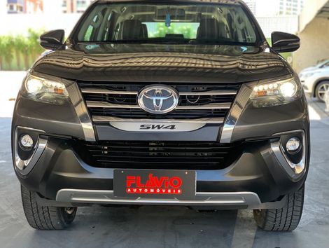Toyota Hilux SW4 SRX 4x4 2.8 TDI 16V Dies. Aut.